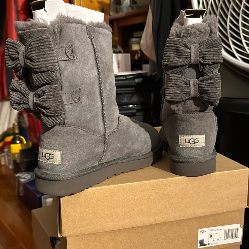 Grey UGG W Bailey Corduroy Bow size 9